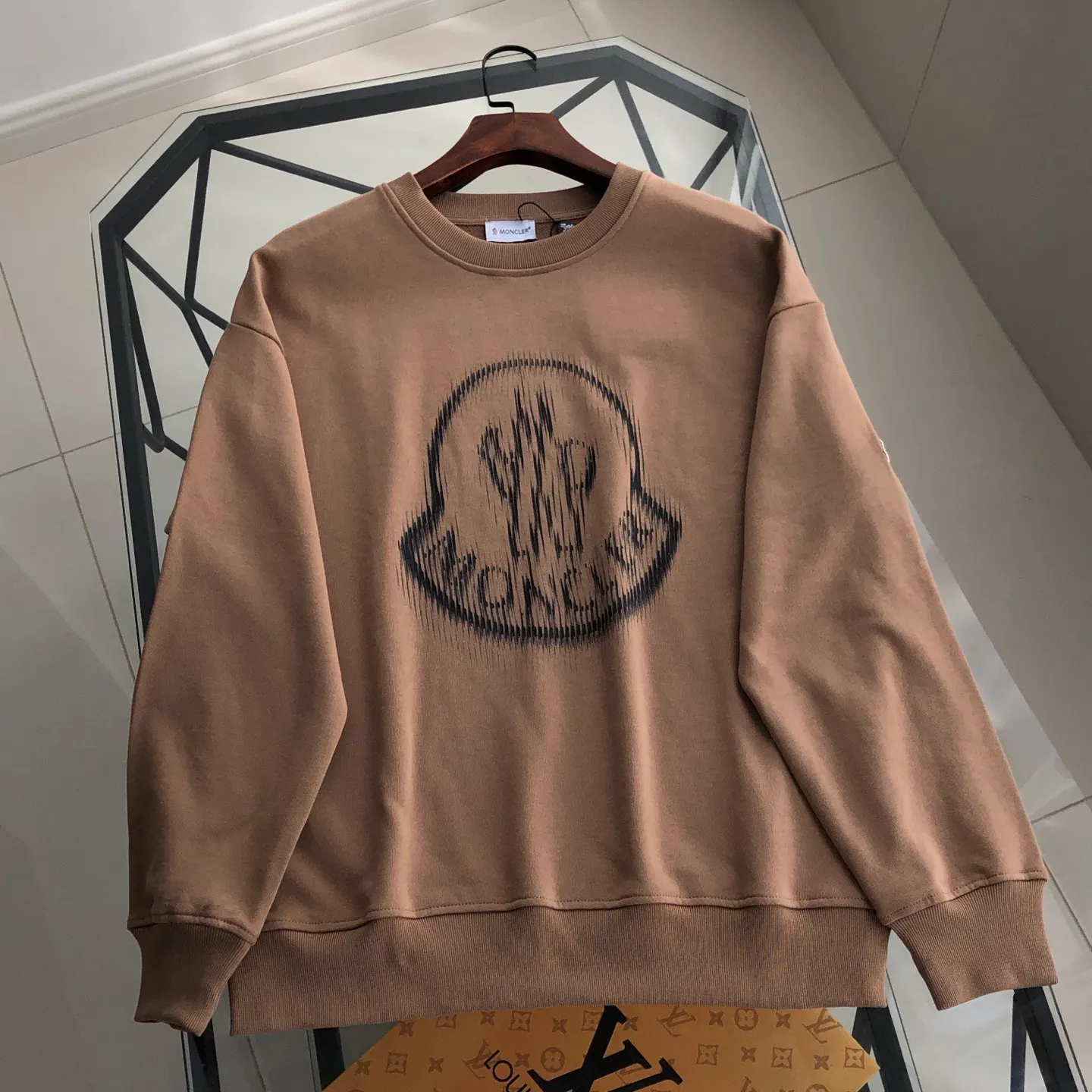 Moncler/ 2026 New Arrival logo ⚠️ ⚠️ Quality⚠️ Same Style 420g logo Versatile Same Style ：Black White Khaki Size ：XS ~ L XS ： 59.5 114 69.5 53 S ： 61.5 118 71 54.5 M ： 63.5 122 72.5 55.5 L ： 65.5 126 74 56.5